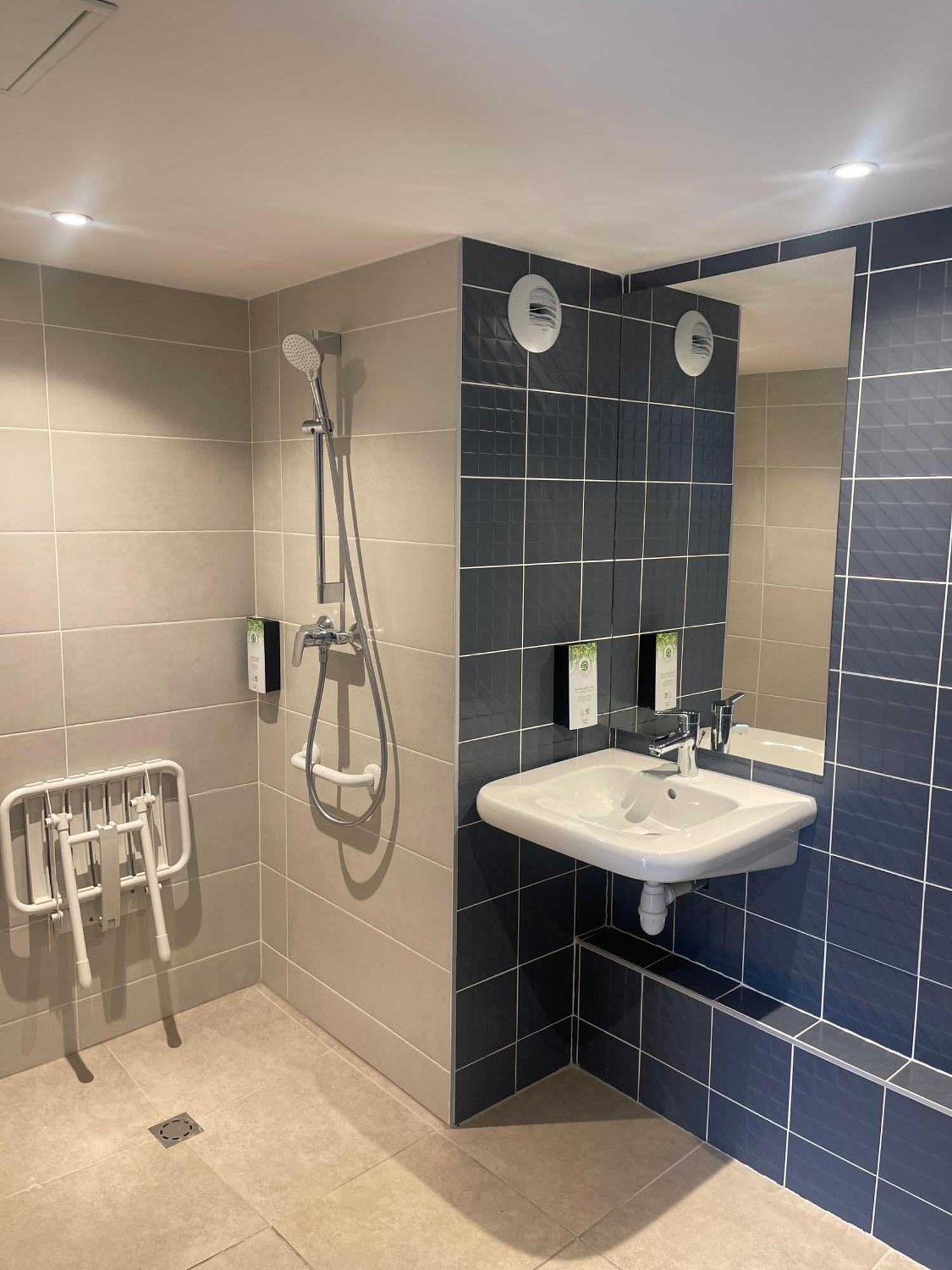 Kyriad Direct Montpellier St Jean De Vedas - La Peyriere Сен-Жан-де-Ведас Екстер'єр фото